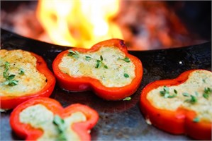 Панкейки из цыпленка с овощами и зеленью в кольце из болгарского перца, 90 гр. 2111