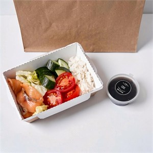 Поке боул с лососем, рисом и азиатским соусом