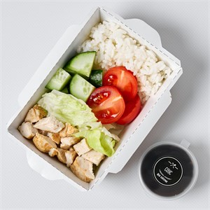 Поке боул с куриным филе, рисом и азиатским соусом