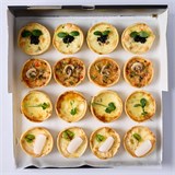 Мини-киш с подкопчённым цыпленком, запеченный под сливочной корочкой, Мини-киш из домашнего теста "4 сыра" с Дор Блю, Чеддером, Гаудой и Пармезаном, Мини-киш из домашнего теста с лососем и Моцареллой, Мини-киш с овощами-гриль и бальзамическим грибом